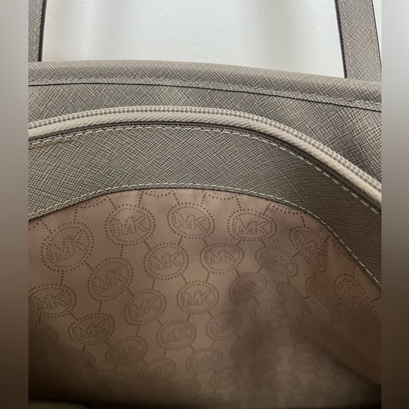 Michael Kors Jet Set Tote purse-Saffiano leather-Light grey - Picture 16 of 16